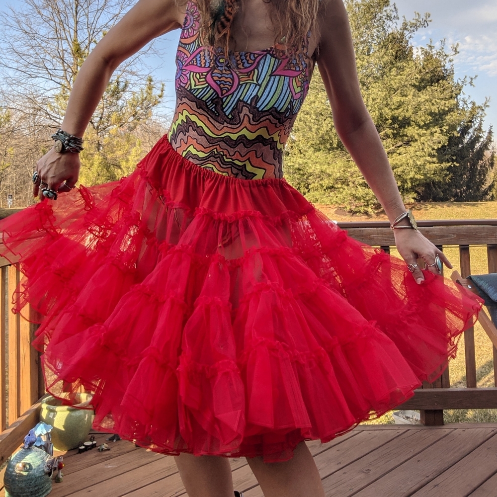 1950s red crinoline skirt - Picture 4 of 4